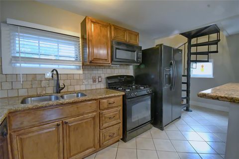 Photo of 1209 Studewood, Houston, TX 77008 (MLS # 41430781)