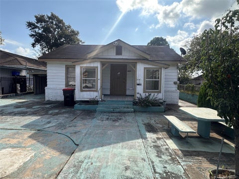 Photo of 1322 Cypress Street, Baytown, TX 77520 (MLS # 95088084)