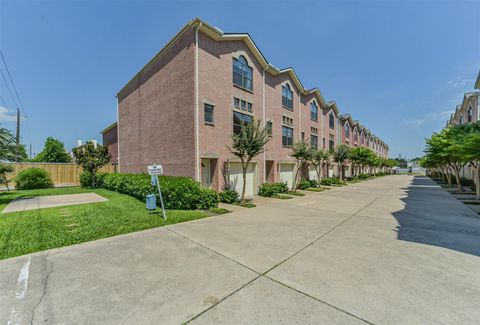 Photo of 3501 Link Valley Drive #1204, Houston, TX 77025 (MLS # 94073773)