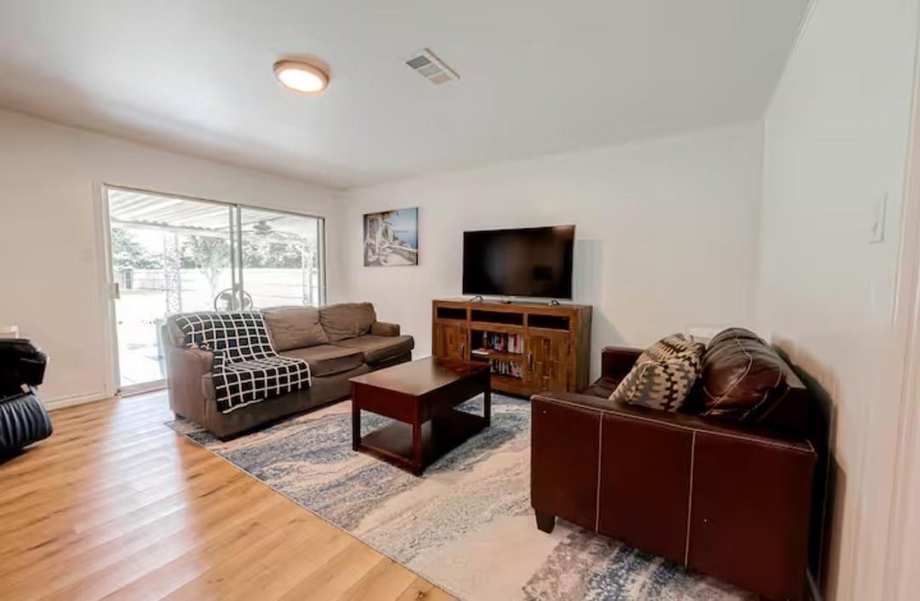 Photo of 9654 Meadowland Drive, Houston, TX 77063 (MLS # 42318805)