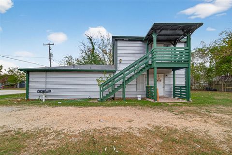 Photo of 105 Clear Lake Road #C, Highlands, TX 77562 (MLS # 23585019)