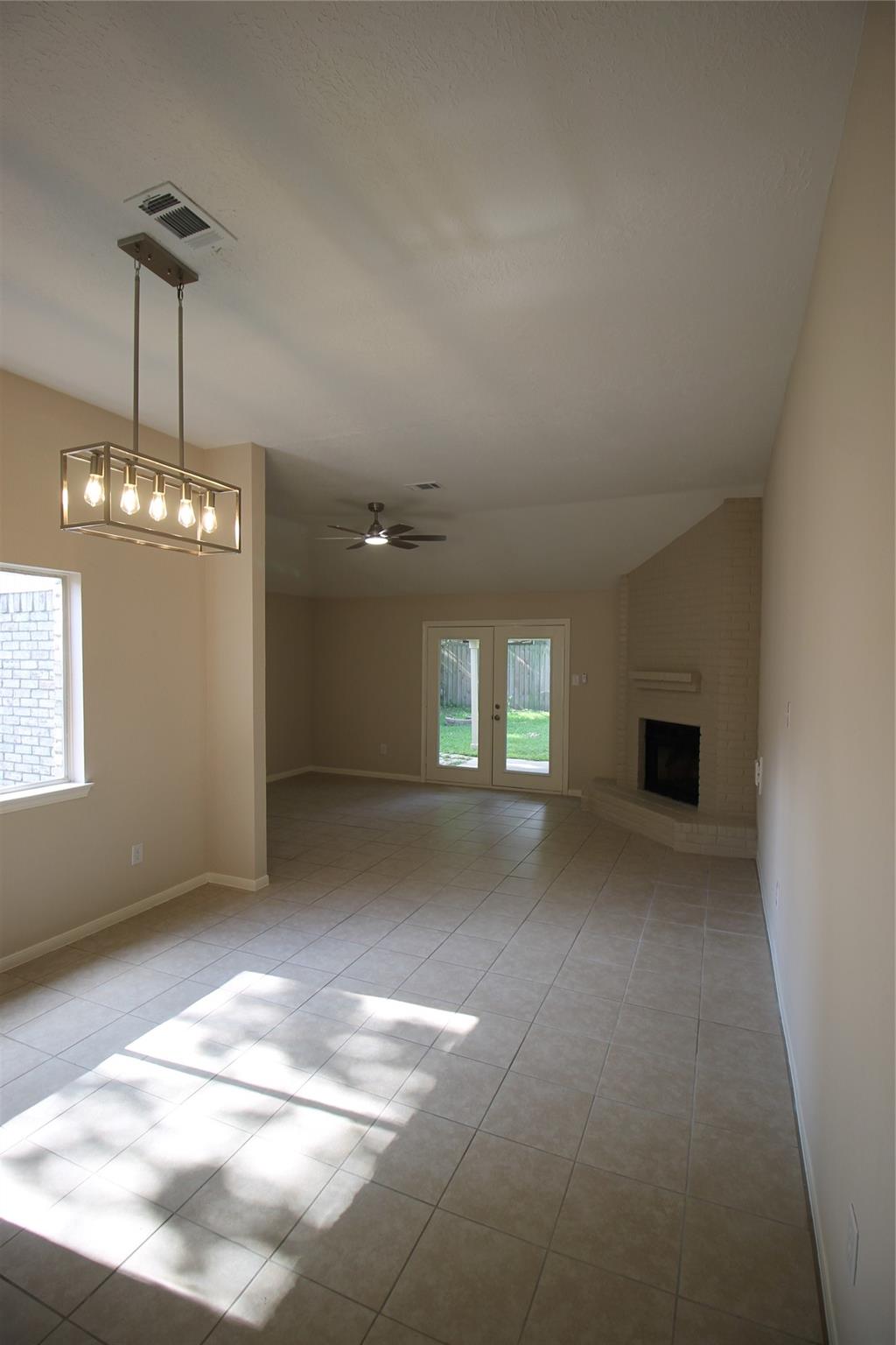 1006 Stoneleigh Court