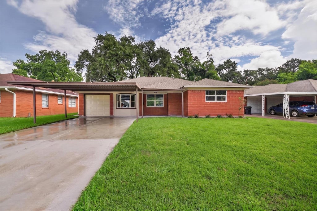 Photo of 206 Mockingbird Lane, Pasadena, TX 77502 (MLS # 57769626)