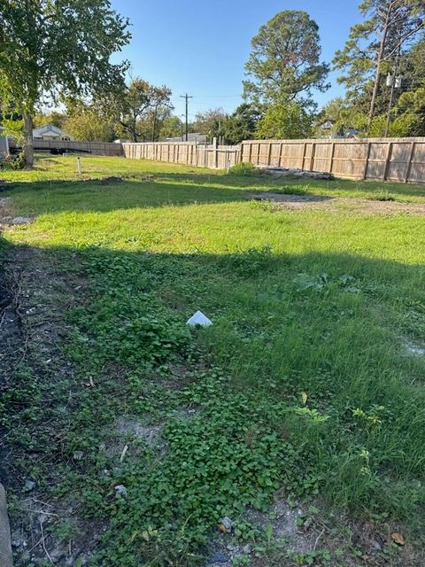 Vacant Land For Sale - 201 S 5th Street<br/> Highlands, TX 77562