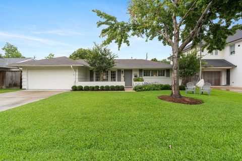 Photo of 5414 Pagewood Lane, Houston, TX 77056 (MLS # 9908103)