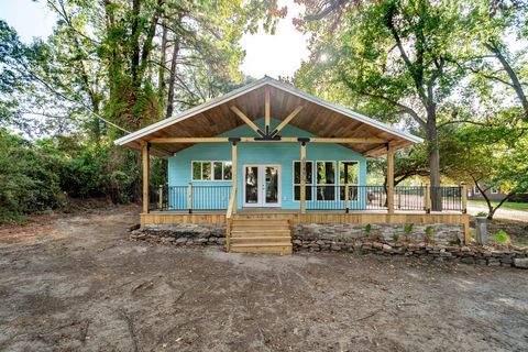 Photo of 110 N Bailey Street, Trinity, TX 75862 (MLS # 78608215) Photo of 110 N Bailey Street, Trinity, TX 75862 (MLS # 78608215)