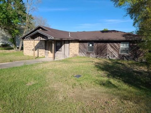 Homes For Sale - 21788 Interstate Highway 10<br/> Orange County, Vidor, TX 77662