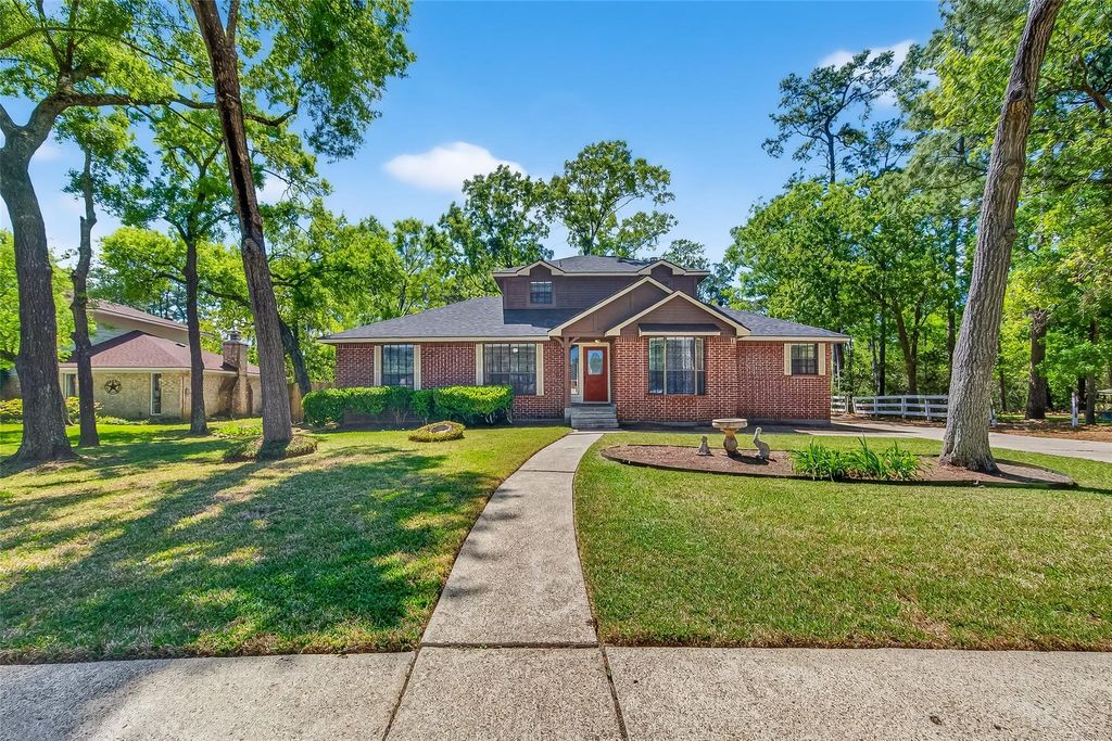 Photo of 1015 Oak Leaf Street, La Porte, TX 77571 (MLS # 93397549)