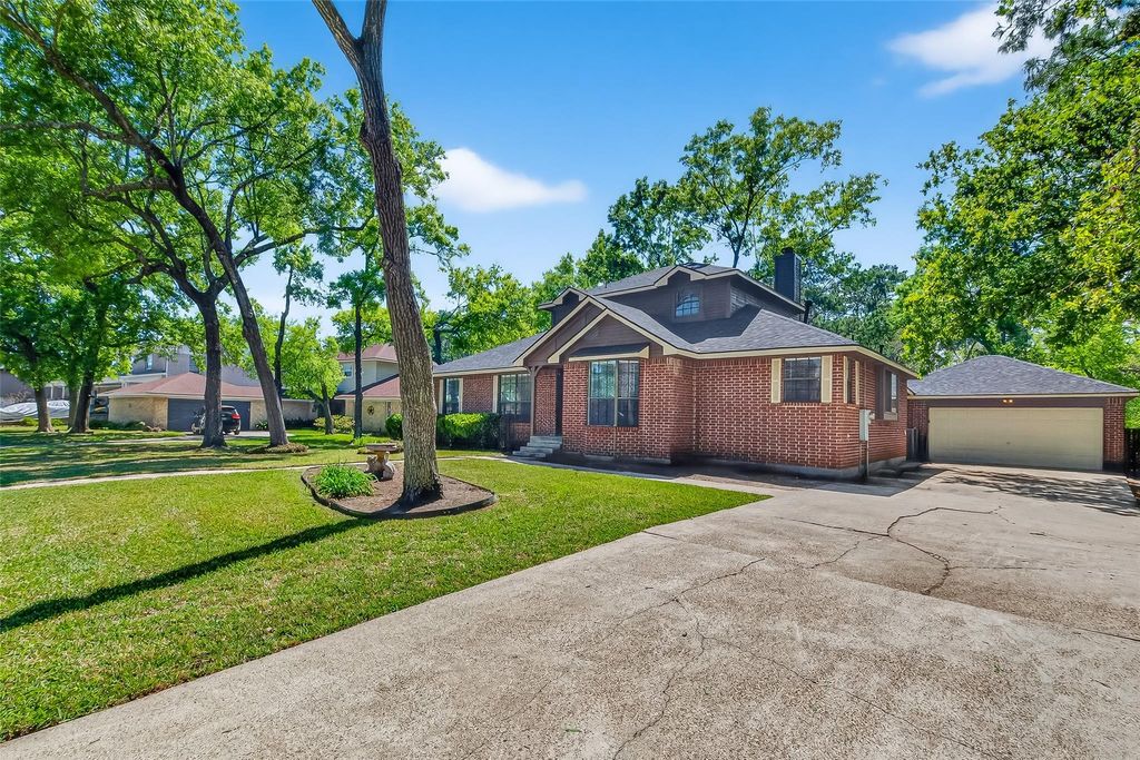 Photo of 1015 Oak Leaf Street, La Porte, TX 77571 (MLS # 93397549)