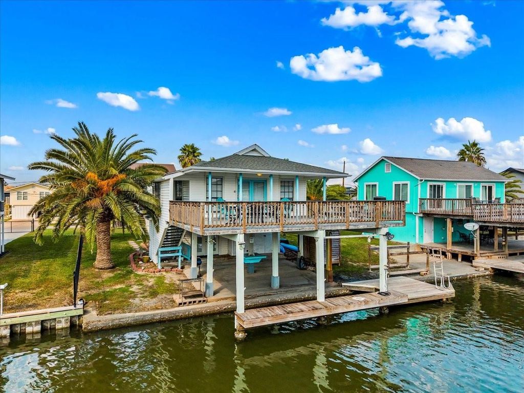 Photo of 16611 Bahama Way, Jamaica Beach, TX 77554 (MLS # 30830360)