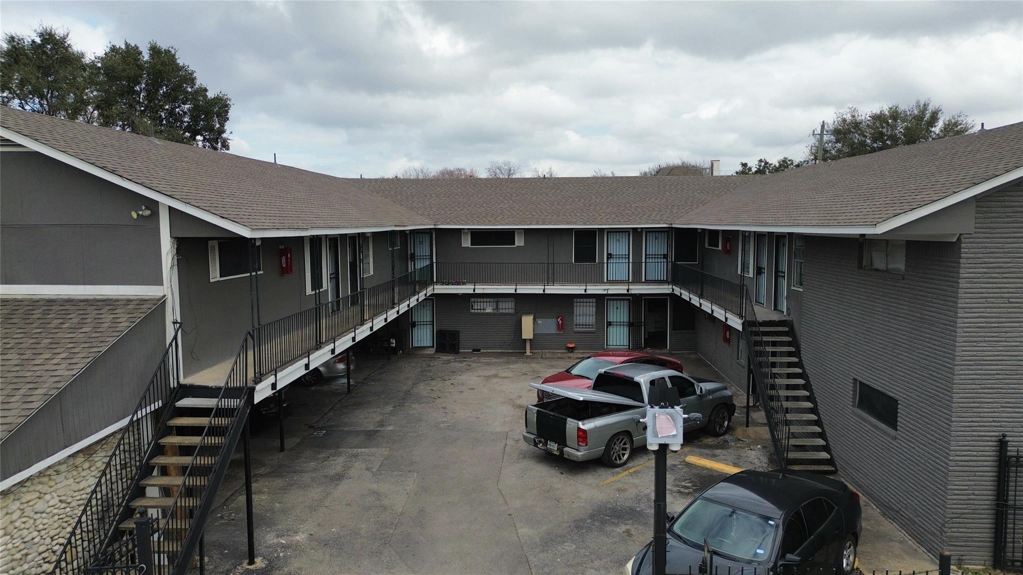 2819 Berry Street 12