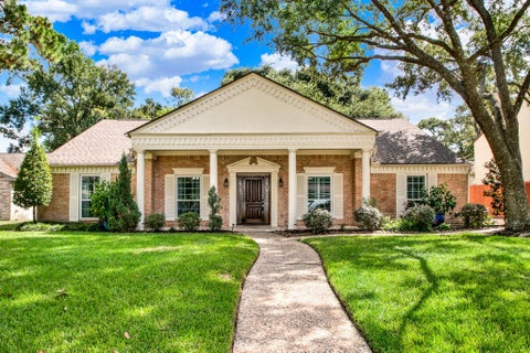 Photo of 5315 Lawn Arbor Drive, Houston, TX 77066 (MLS # 61226232)