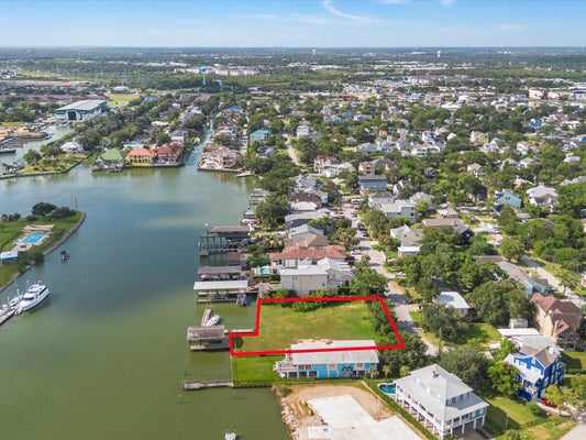 205 BLUE POINT RD, CLEAR LAKE SHORES, TX 77565 - Image d80fb8823f71bbf9fdc066c960bde9f2/3433921721