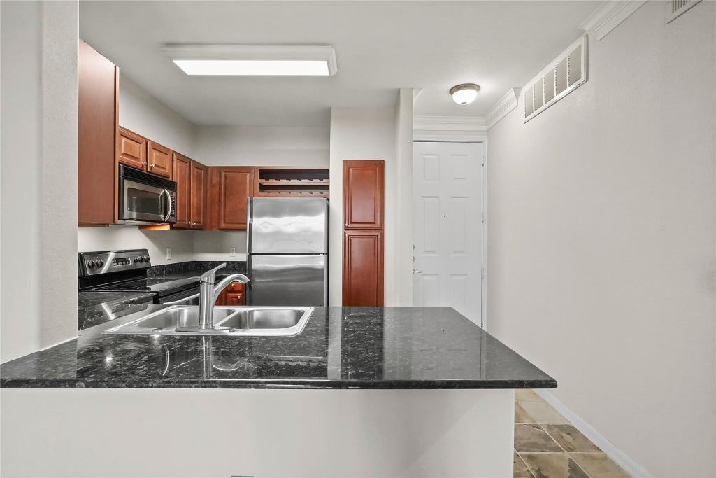 Photo of 7575 Kirby Drive #3205, Houston, TX 77030 (MLS # 25195571)