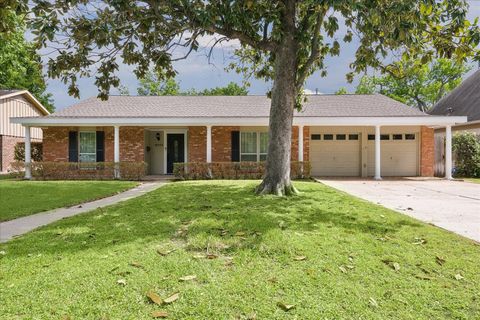 Photo of 9777 Larston Street, Houston, TX 77055 (MLS # 55091562)
