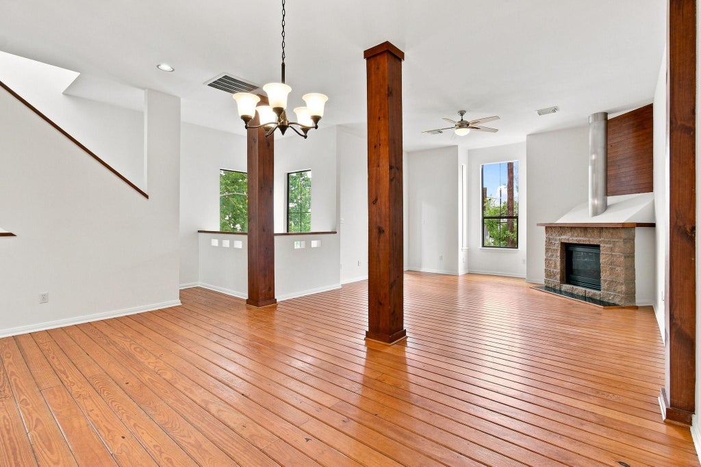 Photo of 1225 Hickory Street, Houston, TX 77007 (MLS # 74231853)