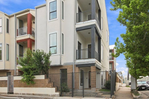 Photo of 1225 Hickory Street, Houston, TX 77007 (MLS # 74231853)