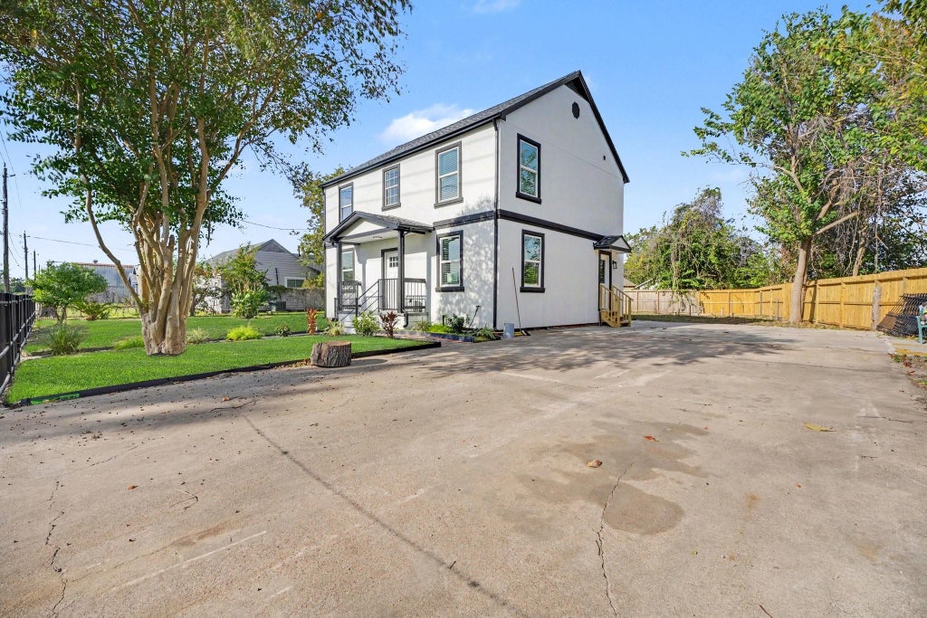 Photo of 801 S Main Street, Baytown, TX 77520 (MLS # 39817919)
