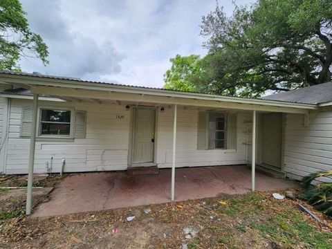 Photo of 1329 Adams Road, Bay City, TX 77414 (MLS # 18779811) Photo of 1329 Adams Road, Bay City, TX 77414 (MLS # 18779811)