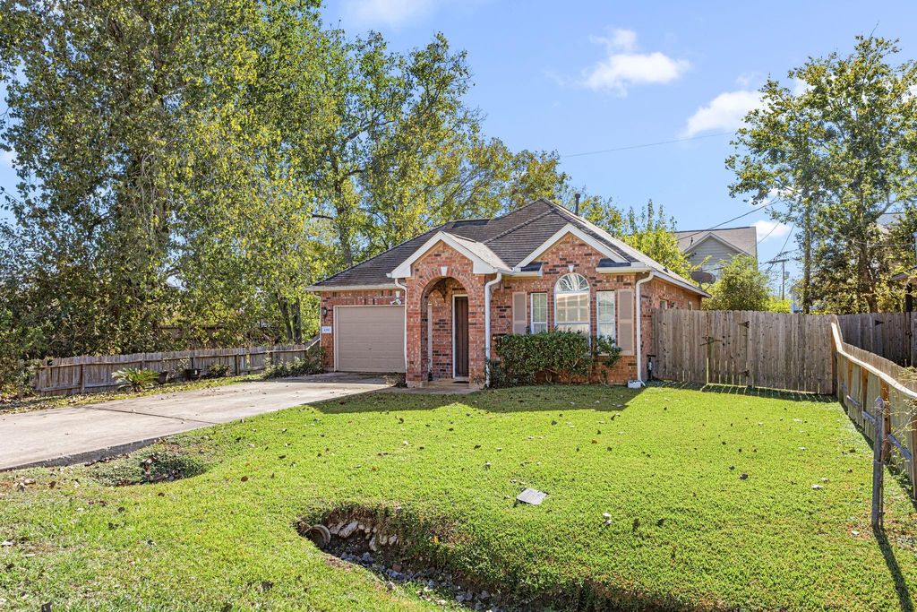 Photo of 4210 Larkspur Street, Houston, TX 77051 (MLS # 61369317)