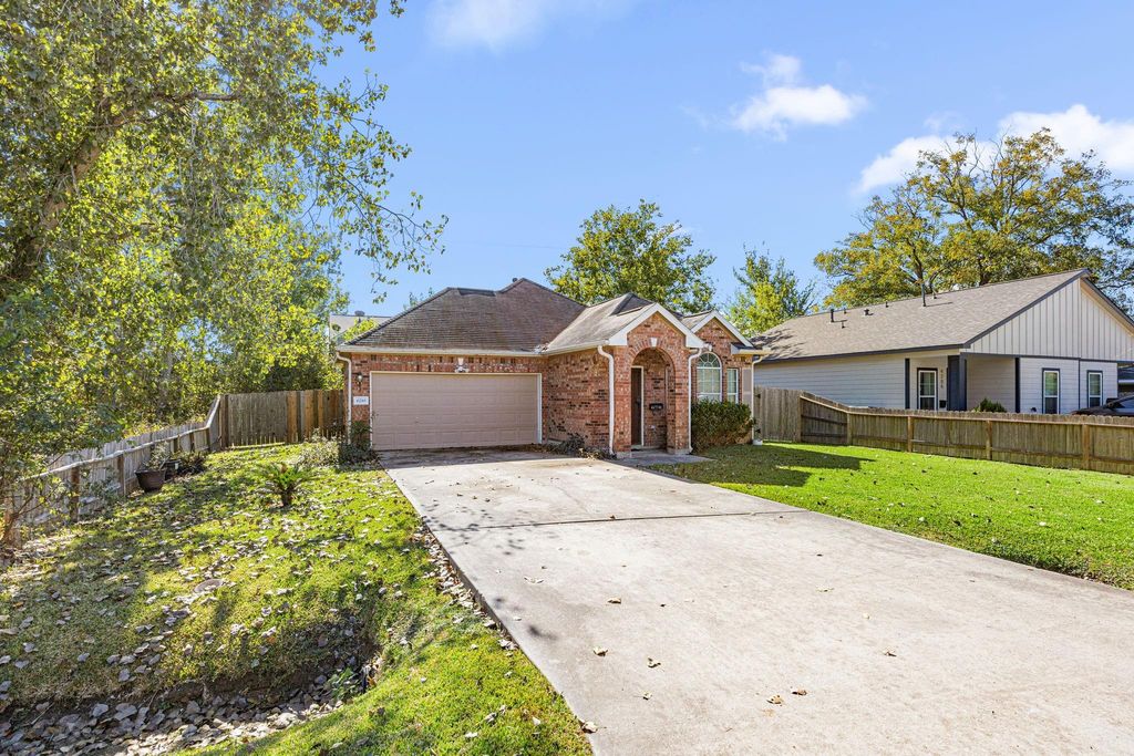 Photo of 4210 Larkspur Street, Houston, TX 77051 (MLS # 61369317)