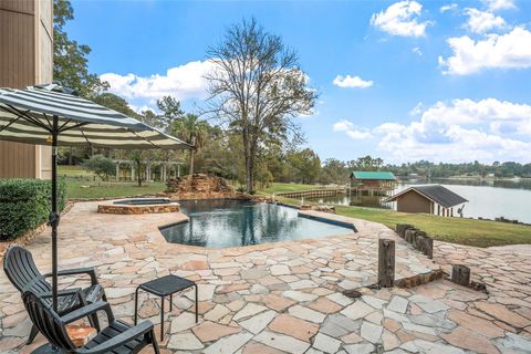 Photo of 186 Lake Road, Riverside, TX 77320 (MLS # 40970686)