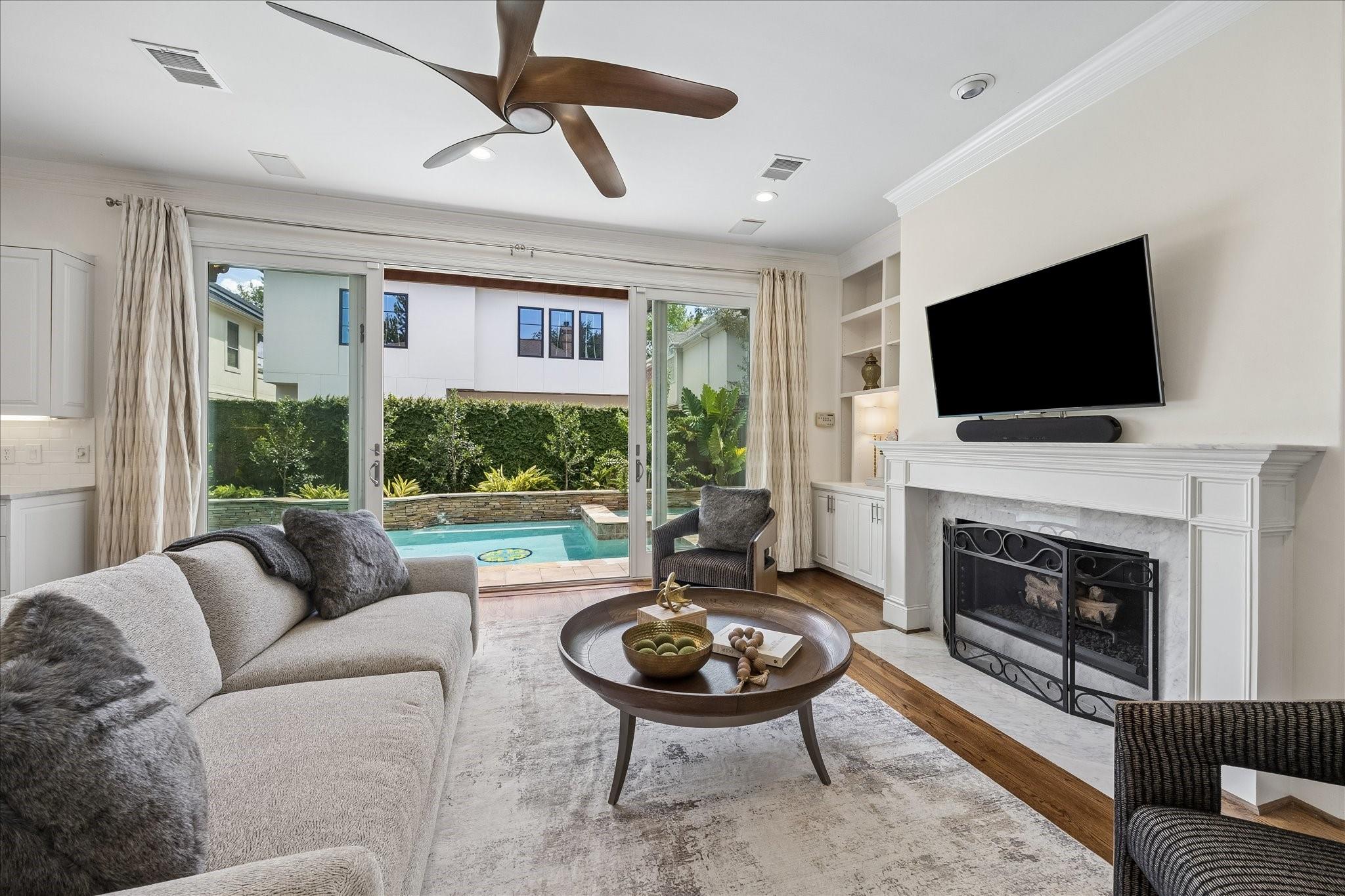 4111 Sunset Boulevard