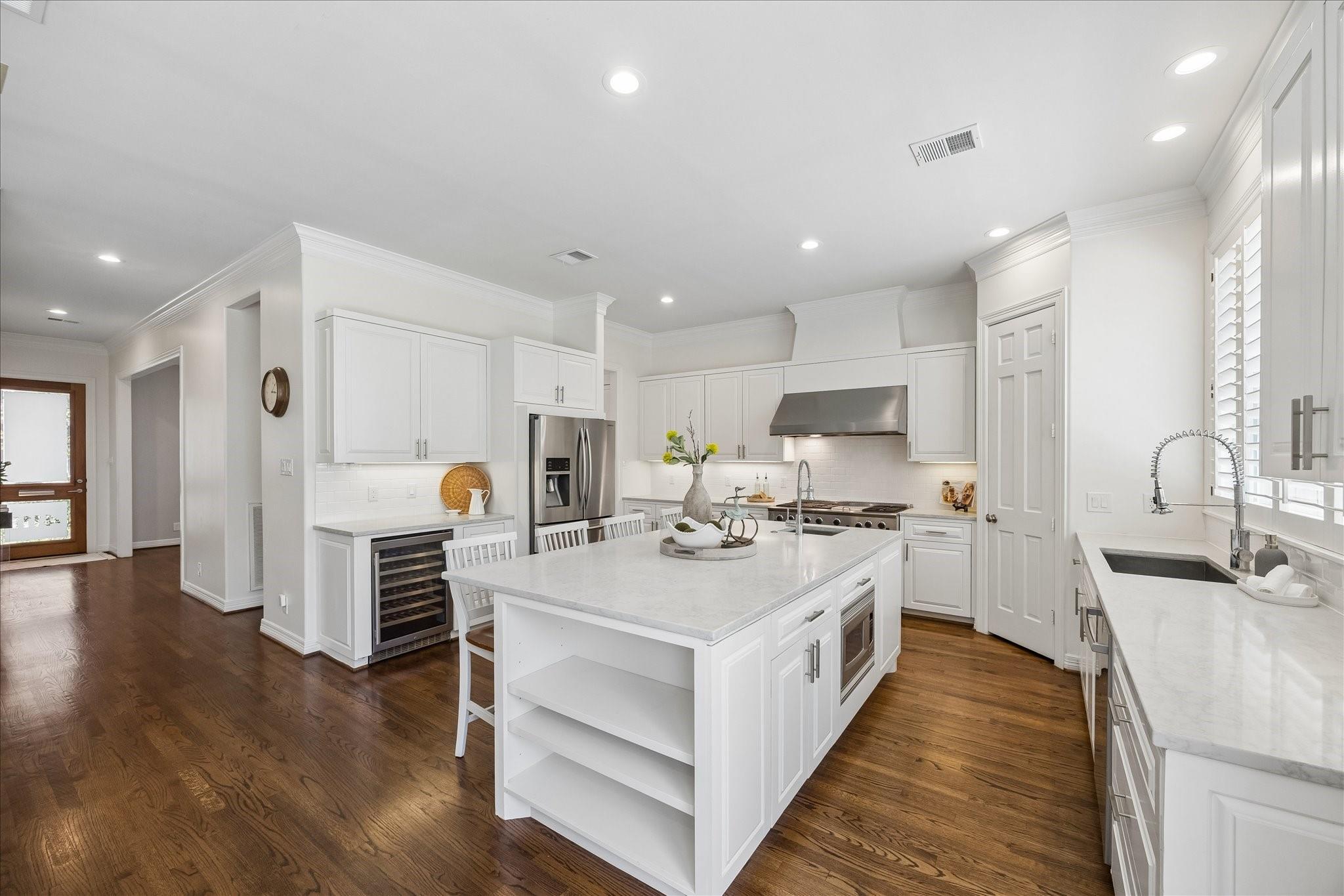 4111 Sunset Boulevard