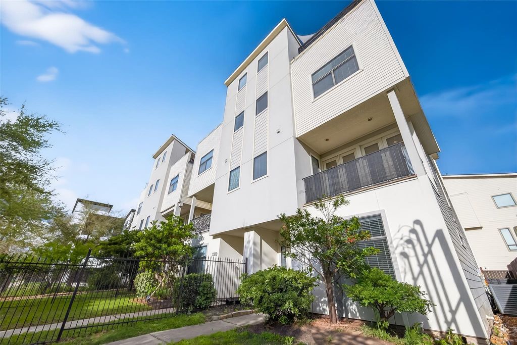 Photo of 2318 Emancipation Avenue, Houston, TX 77004 (MLS # 51867386)