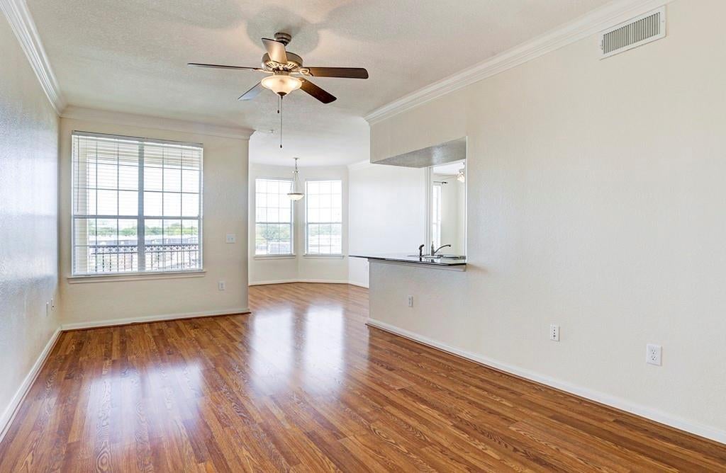 7575 Kirby Drive 2304