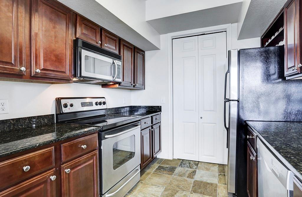7575 Kirby Drive 2304