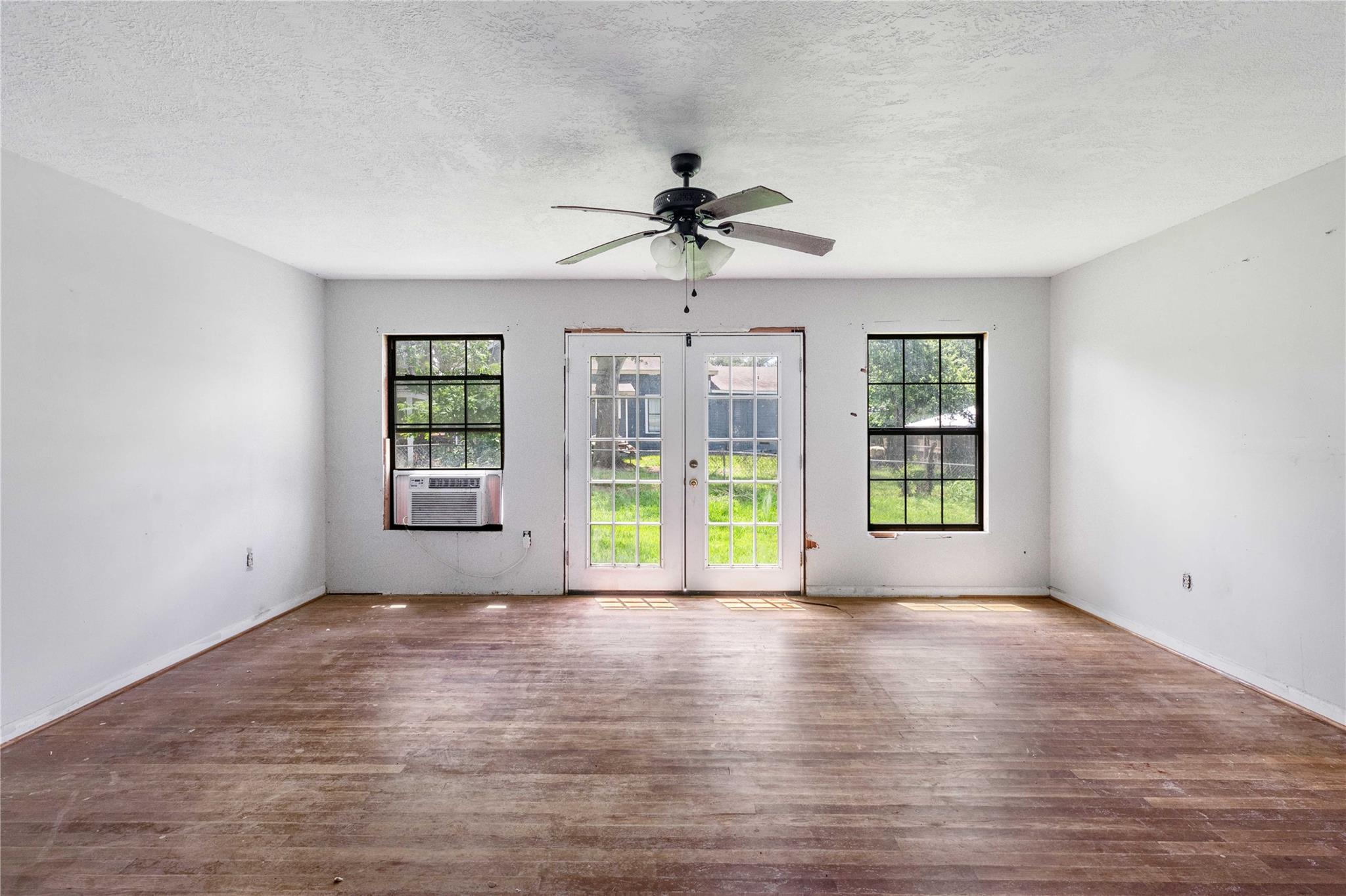 411 N Baron St, Bellville, TX, 77418