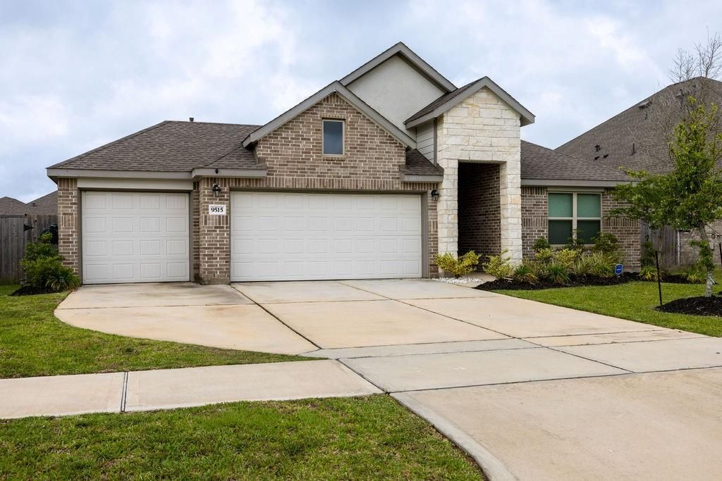 Photo of 9515 Twilight Briar Lane, Baytown, TX 77521 (MLS # 42040200)