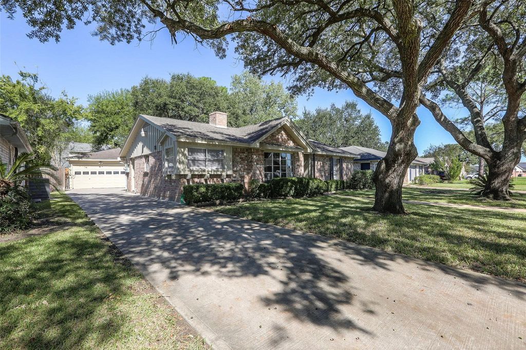 Photo of 11402 Brook Meadows Lane, Meadows Place, TX 77477 (MLS # 73099320)