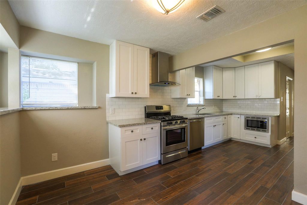 Photo of 11402 Brook Meadows Lane, Meadows Place, TX 77477 (MLS # 73099320)