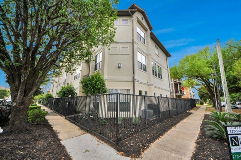Photo of 1402 Wentworth Street, Houston, TX 77004 (MLS # 52505912)