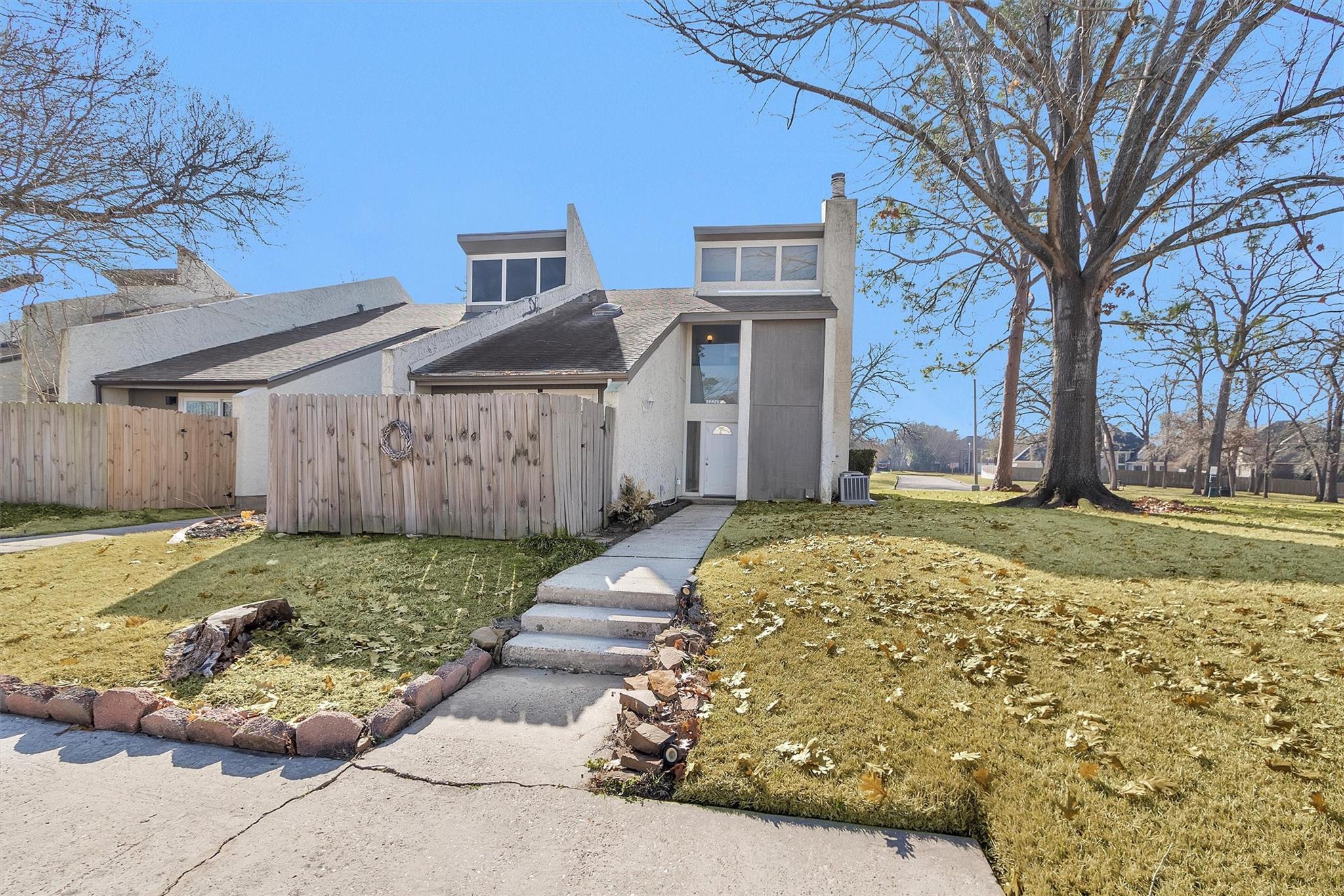 12243 Glenview Drive