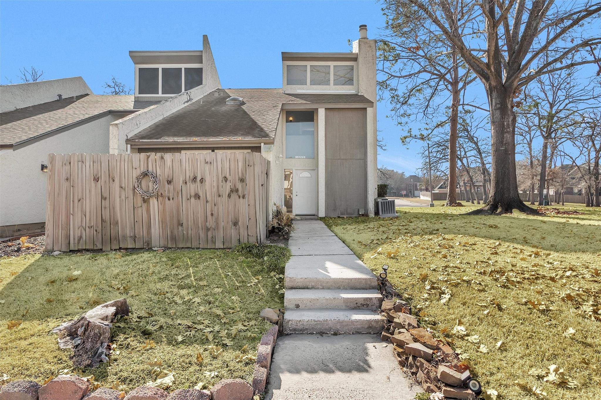 12243 Glenview Drive