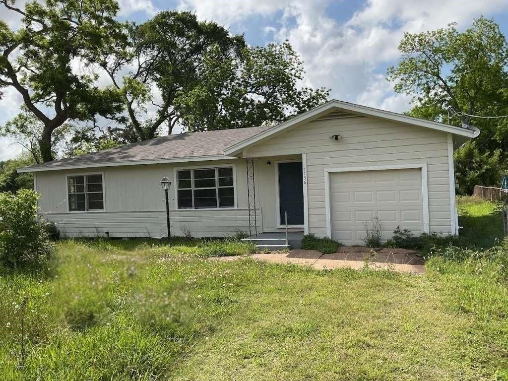Photo of 1156 2nd Street, Clute, TX 77531 (MLS # 67172226)