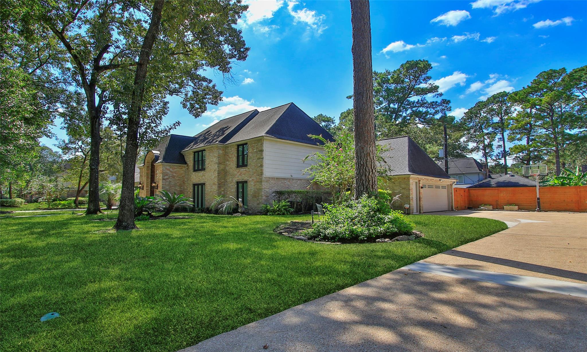 16123 Rudgewick Lane