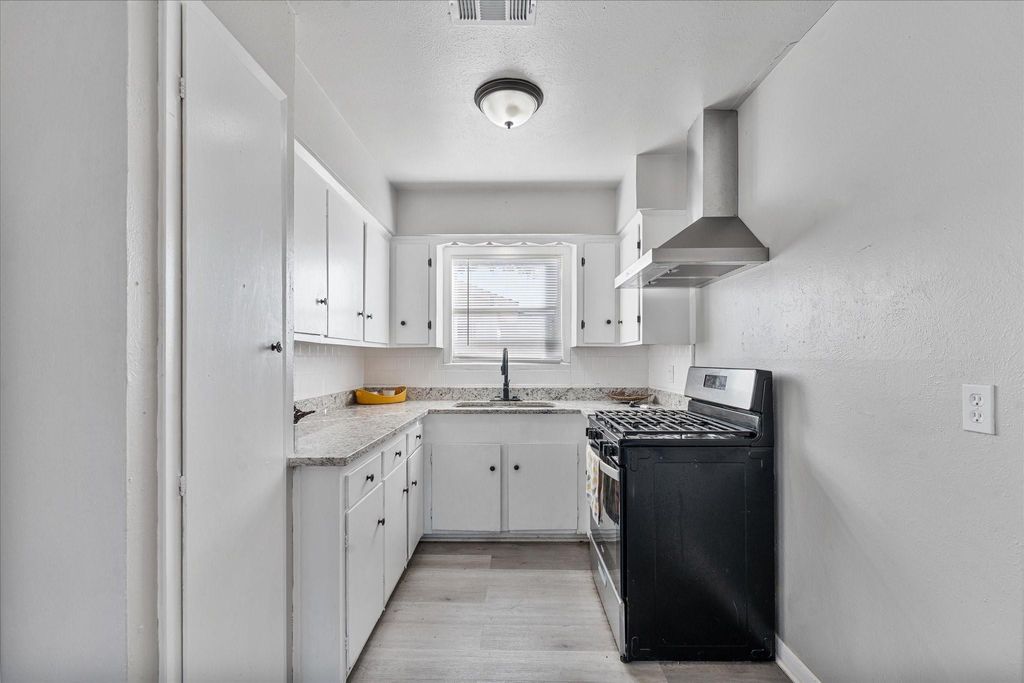 Photo of 833 Dutch Street, Deer Park, TX 77536 (MLS # 16247032)