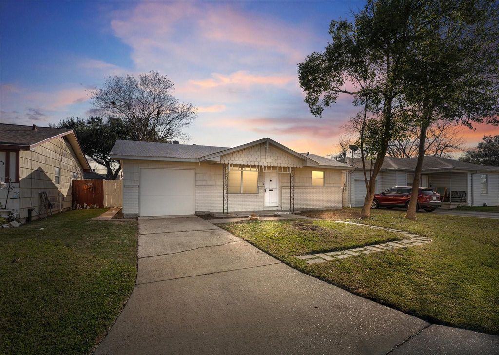 Photo of 833 Dutch Street, Deer Park, TX 77536 (MLS # 16247032)