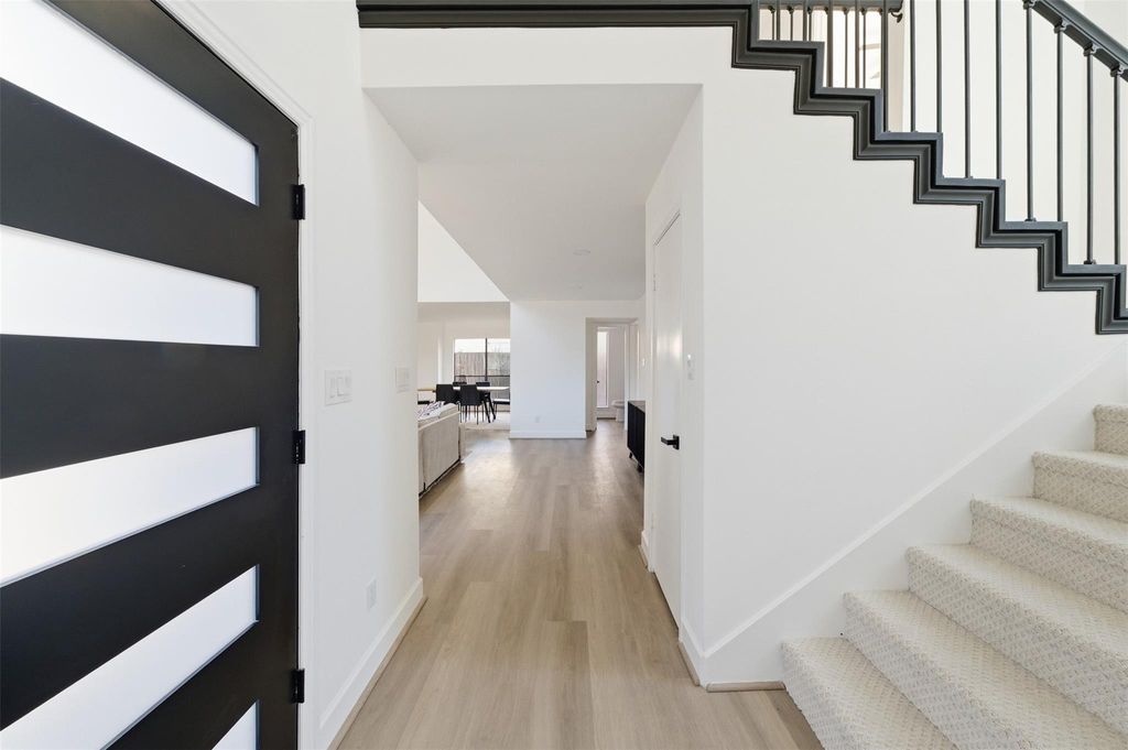 Photo of 303 E Fair Harbor Lane, Houston, TX 77079 (MLS # 79766846)