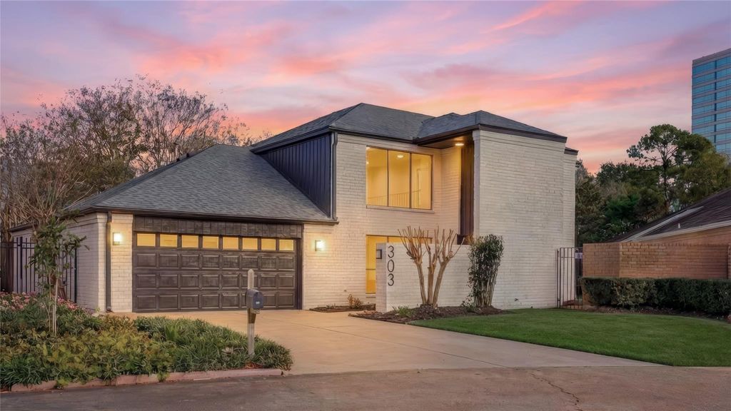 Photo of 303 E Fair Harbor Lane, Houston, TX 77079 (MLS # 79766846)