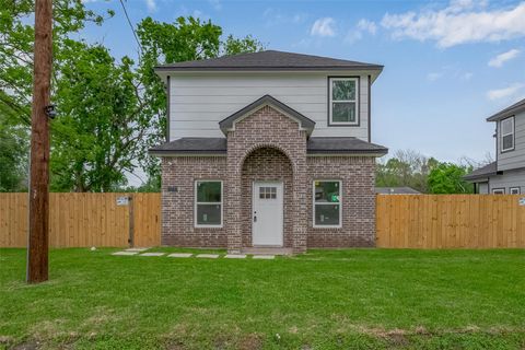 Photo of 9003 Hilda Street, Houston, TX 77033 (MLS # 95899651)