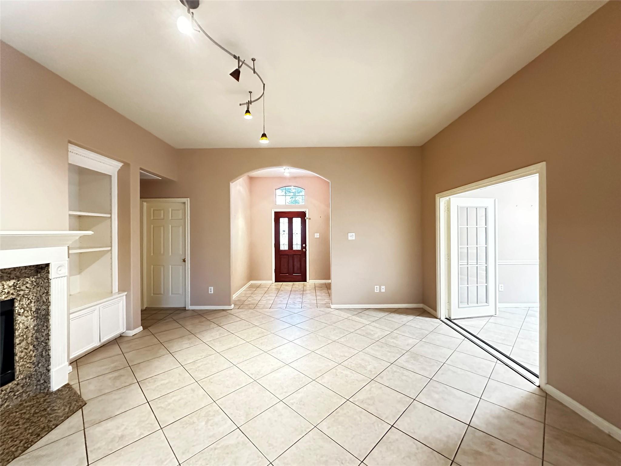 1115 Courtside Drive