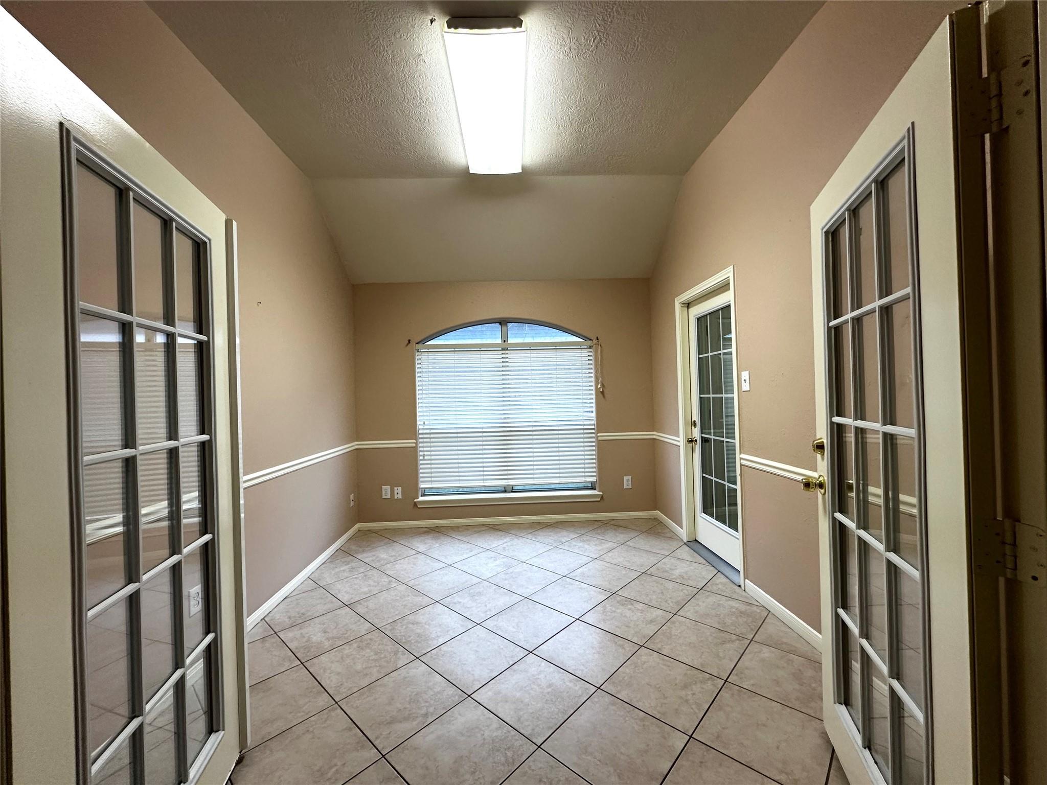 1115 Courtside Drive