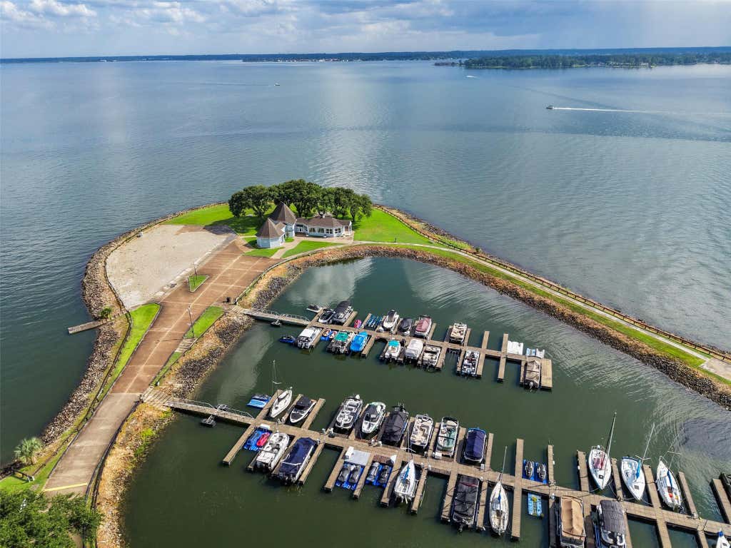 Photo of 2019 Lakewood Court, Willis, TX 77318 (MLS # 19549779)