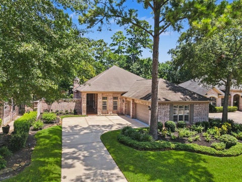 Photo of 22 N Castlegreen Circle, The Woodlands, TX 77381 (MLS # 20289822)