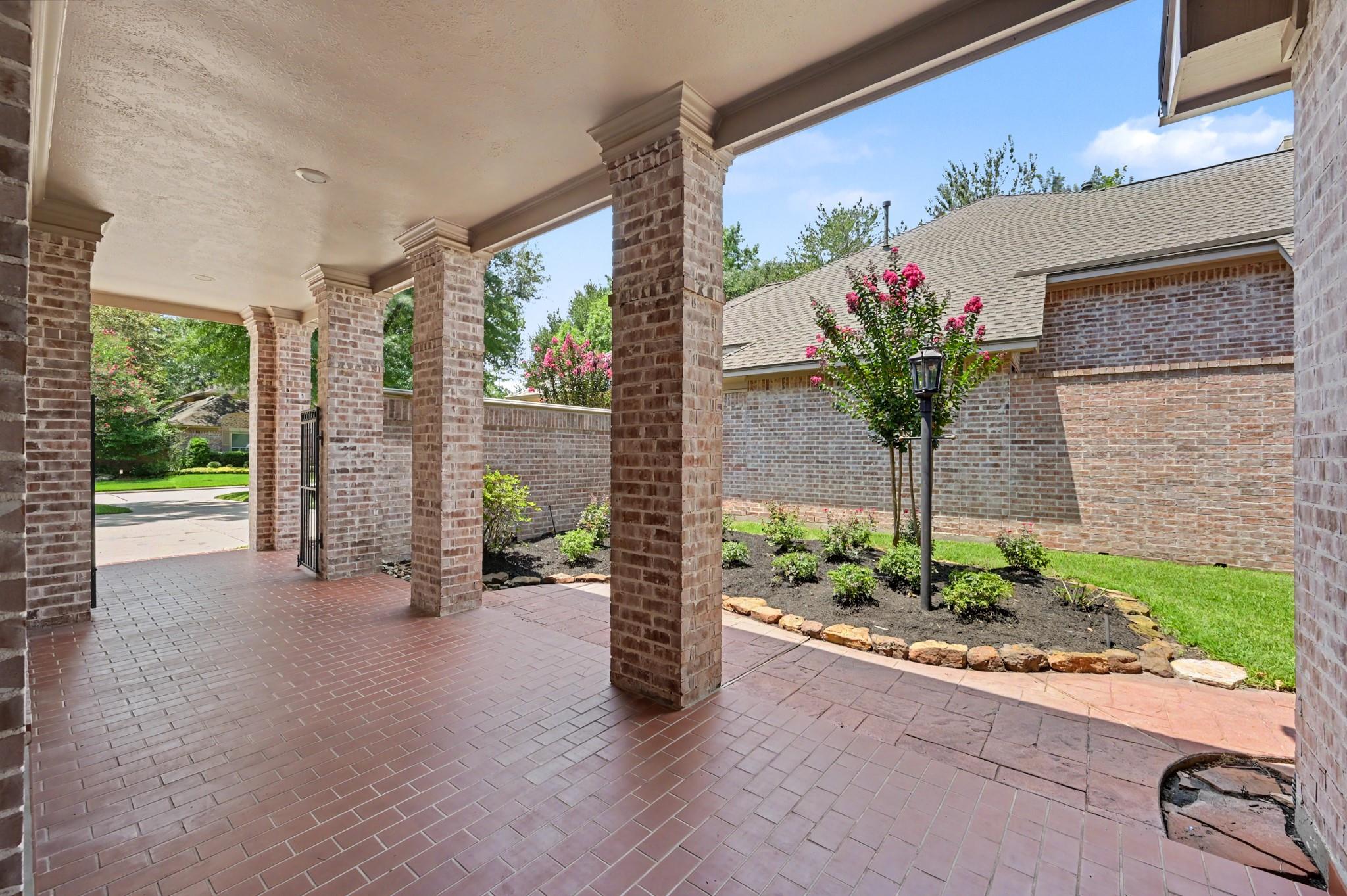 22 N Castlegreen Circle